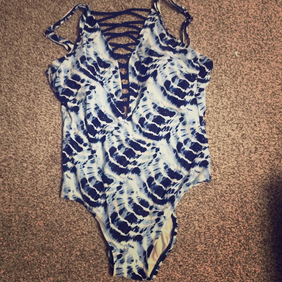 Bathing suit - Picture 1 of 2